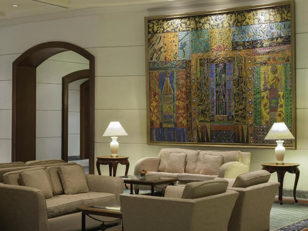 Hotel Marco Polo Davao Stadt Exterior foto The lobby of the Four Seasons Hotel, Cairo