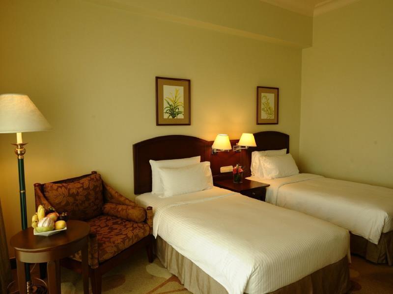 Hotel Marco Polo Davao Stadt Exterior foto A room at the hotel