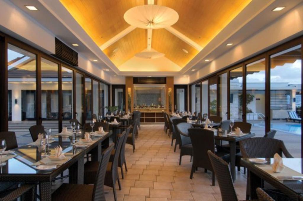Hotel Marco Polo Davao Stadt Exterior foto The restaurant