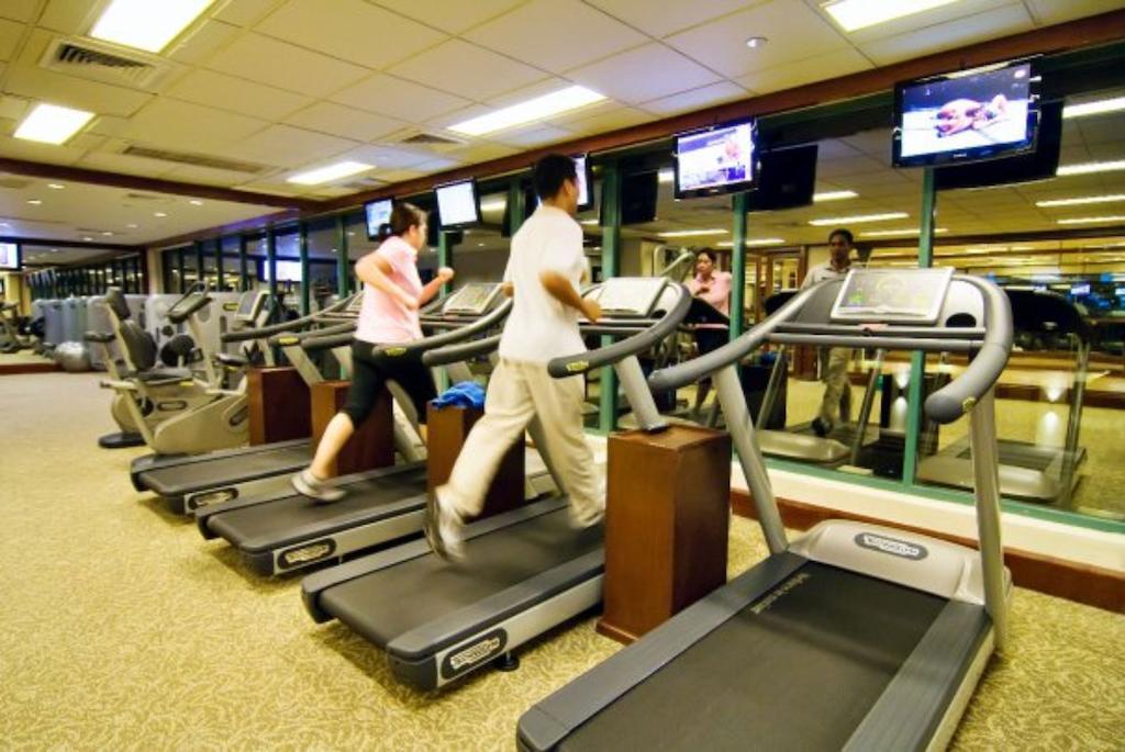 Hotel Marco Polo Davao Stadt Exterior foto A row of treadmills
