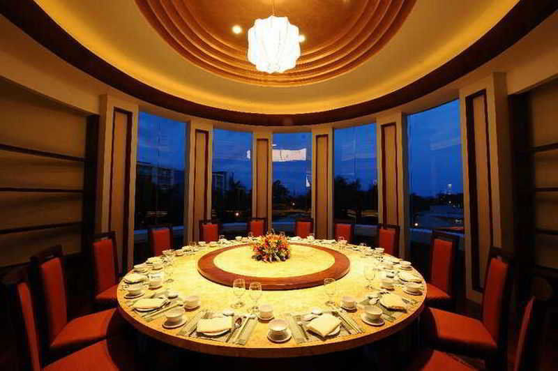 Hotel Marco Polo Davao Stadt Exterior foto A restaurant in Beijing