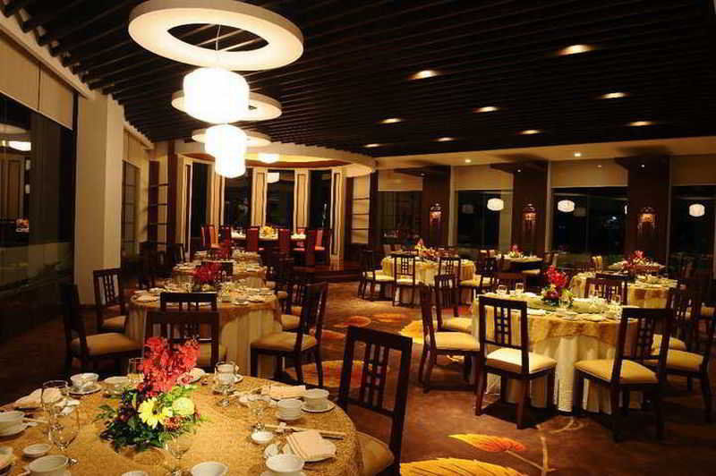 Hotel Marco Polo Davao Stadt Exterior foto The interior of the restaurant