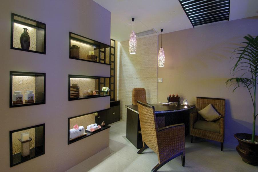 Hotel Marco Polo Davao Stadt Exterior foto The reception area at the spa
