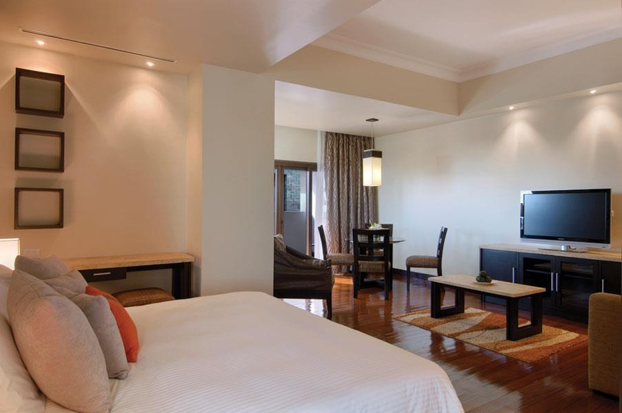 Hotel Marco Polo Davao Stadt Exterior foto A suite at the hotel