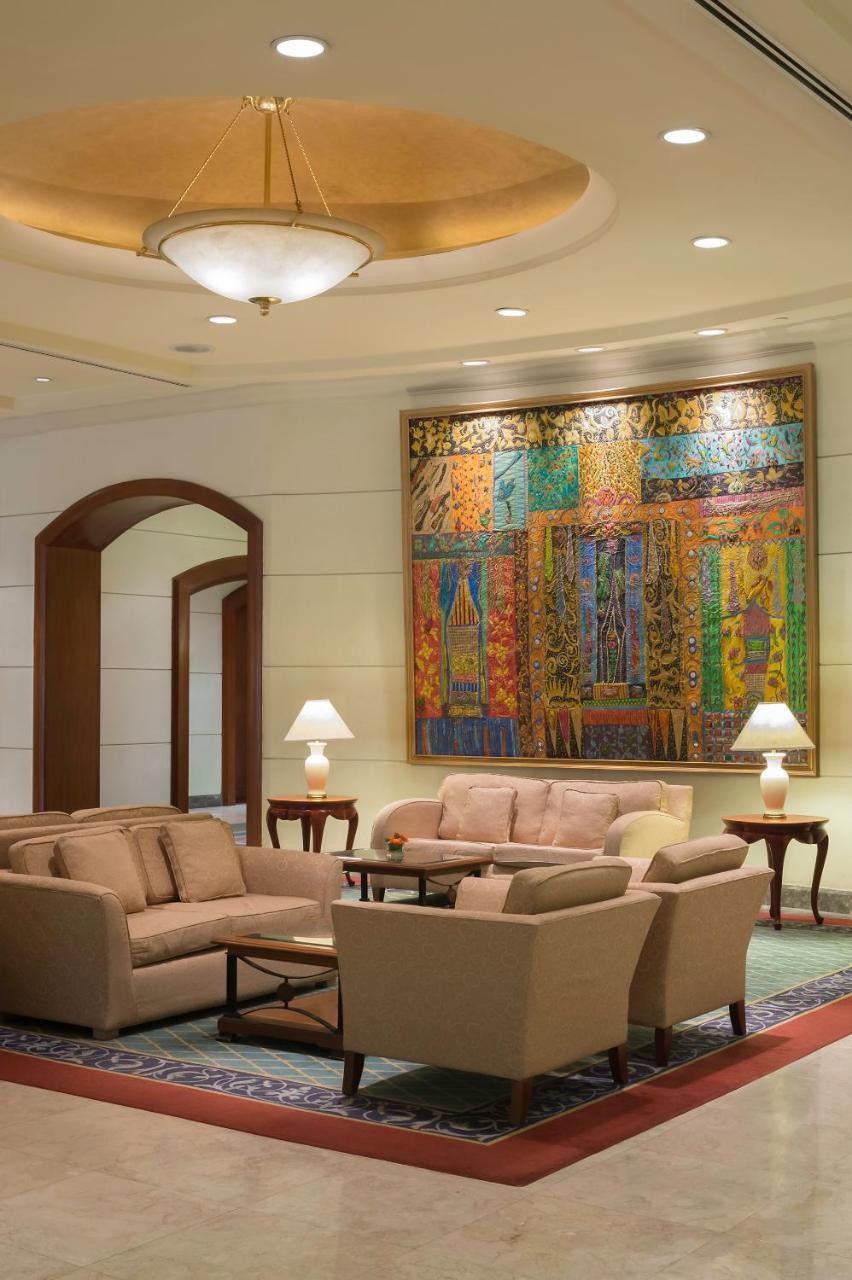 Hotel Marco Polo Davao Stadt Exterior foto The lobby of the Four Seasons Hotel, Mumbai