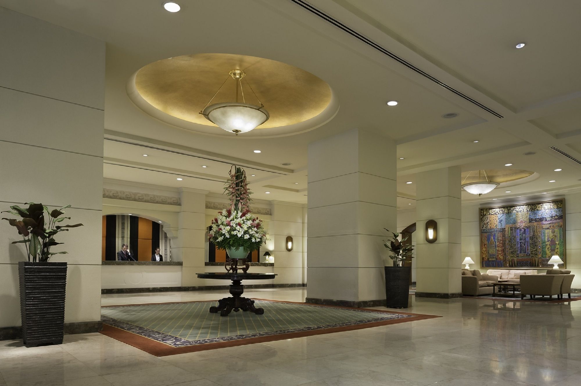 Hotel Marco Polo Davao Stadt Exterior foto The lobby of the Taj Bengal