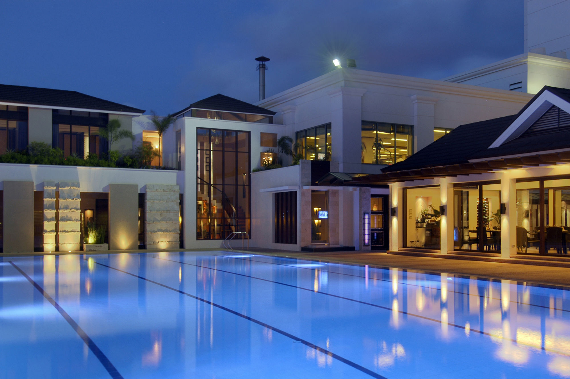 Hotel Marco Polo Davao Stadt Exterior foto The swimming pool at the Four Seasons Hotel, Nairobi