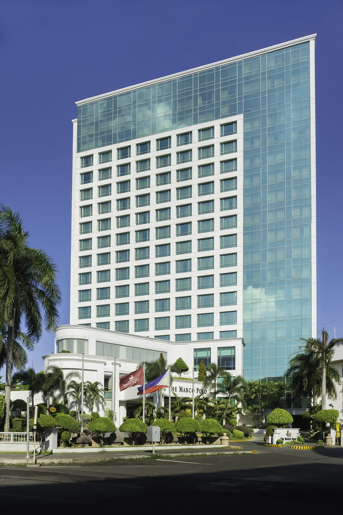 Hotel Marco Polo Davao Stadt Exterior foto The hotel in 2012